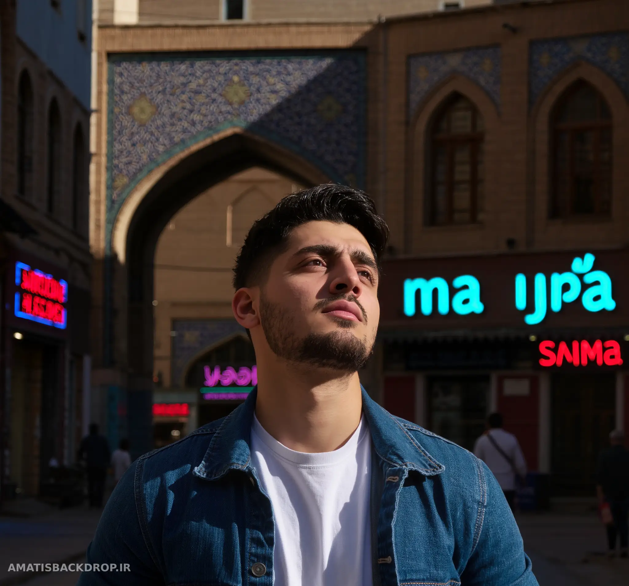 پرتره خیابانی با نور مناسب و کنتراست بالا